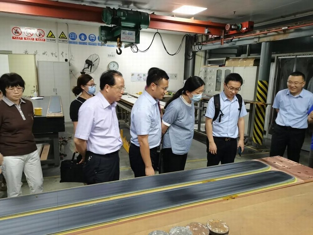 廣西壯族自治區(qū)工商聯(lián)機關黨委書記、一級巡視員陳寧一行蒞臨晶聯(lián)光電調(diào)研